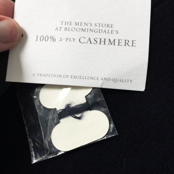 HOLD Bloomingdale's Cashmere CREWNECK Sweater Navy L - Picture 4 of 5